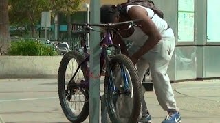 Watch How Long It Takes For A Thief To Snatch A Locked Bicycle [upl. by Muirhead]