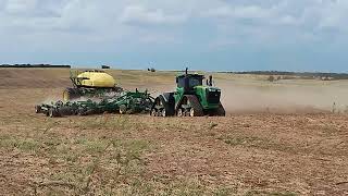 John Deere 9620RX pulling a N560 air drill with a 1910 cart Sowing rye in Western Oklahoma [upl. by Mintun]