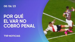 Por qué el VAR de RiverFluminense no cobró penal de González Pirez [upl. by Ilegna271]