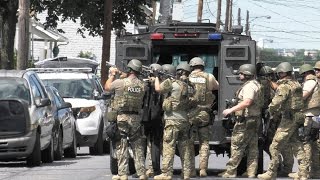 RAW VIDEO SWAT looking for wanted person in Pennsylvania  State Parole [upl. by Tolmach]