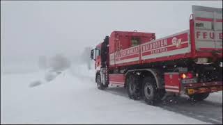 Feuerwehr WaidhofenThaya  Fahrzeugbergung auf der L60 am Bründlberg nach Wintereinbruch [upl. by Talbert]