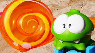 Om Nom planta ¡dulces Las aventuras de Om Nom en español Juguetes infantiles para niños [upl. by Hcurab]