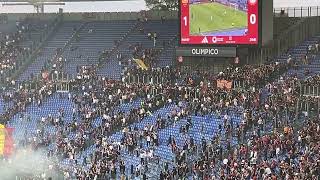 Roma  Udinese l’ingresso dei tifosi in Curva Sud al 30’ e l’omaggio a De Rossi [upl. by Eniledam]