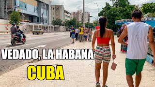 El Vedado barrio CAPITALISTA en La Habana Tiene el hotel más ALTO de Cuba [upl. by Coco]