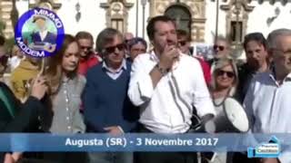 Video esclusivo di Matteo Salvini che canta Bambola di Raffaello [upl. by Ahsiyt]