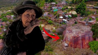 El EXTRAÑO PUEBLO de las MUJERES  Ayacucho Perú [upl. by Noir]