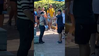 Well he didn’t expect this 😂👏 Tom mime Seaworld seaworldmime prank mimeshow tomthemime [upl. by Ibrek]