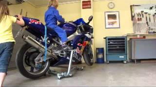 Motorradheber MotorbikeLifter Sport von BeckerTechnik mit Yamaha YZF R1 [upl. by Yelnats]