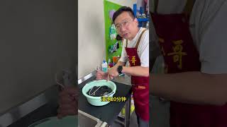 黑色衣服褪色泛白怎么办？今天万哥教你一个你绝对不知道的小妙招！让你的衣服恢复颜色 [upl. by Sheryl]