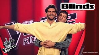 Wincent und Alvaro spielen den romantischen quotTITANICquotMoment nach  Blinds  The Voice Kids 2024 [upl. by Lindeberg]