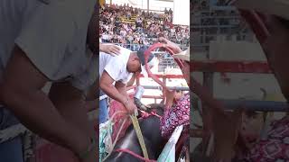 Solo para valientes Las montas más atrevidas del jaripeo 🐂 JaripeoValiente FiestaCharra toros [upl. by Joella]