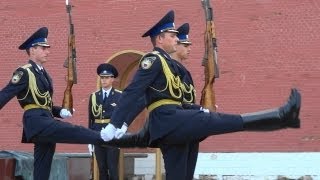 クレムリン 衛兵交代 Кремль Kremlin Changing the Guard ceremony [upl. by Hagen607]