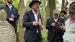 Reb Sruly Bornstein at the Kever of the Nodeh BYehuda in Prague [upl. by Rollins]