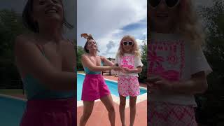 Dani e Giorgia provano a fare un Tik Tok in piscina ma ridono troppo salvoegiorgia shorts [upl. by Enerol749]