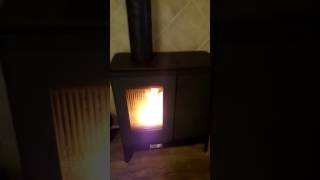 Invicta Akimix firestove pelletstove combinatie pelletkachel en houtkachel [upl. by Naoh]