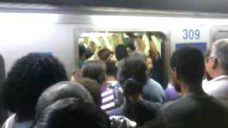 CPTM e Metrô difícil saber qual é pior [upl. by Brechtel330]