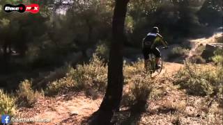 Girar en curvas cerradas Tenica MTB [upl. by Ezeerb]