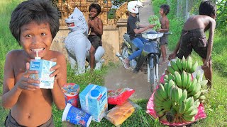 Smart Boy Kmeng Prey Harvest Banana Goes to market sell [upl. by Bronnie]