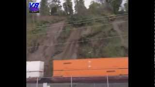 Train contre glissement de terrain [upl. by Enneiviv]