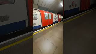 Getting off a 2009 Stock 11001 Poppy London Underground Victoria Line at Finsbury Park Platform 2 [upl. by Dric]