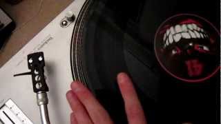 Technics SL 1200 MK2 vs Omnitronic DD2250 [upl. by Sinnard]