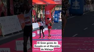 Gran gesto de Ricardo Rosado en el Maratón de Málaga maraton malaga gesto rosado running [upl. by Randene]