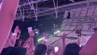 Coldplay Sky full of stars Live at Wembley 160822 [upl. by Nire302]