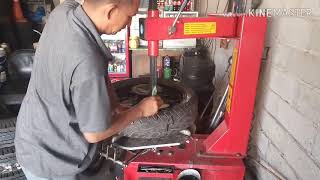 Alat buka ban otomatis PNEUMATIC GENIUS tire changer genius [upl. by Emelina]