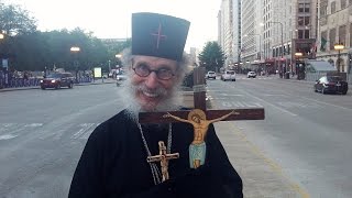 Brother Nathanael talks to Chris Krzentz in downtown Chicago Aug 19 2016 [upl. by Alleciram]