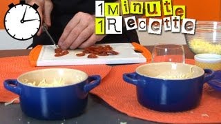 1 Minute 1 Recette  oeufs cocotte au chorizo [upl. by Uah758]