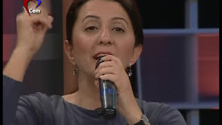 Aynur Haşhaş  Karşıda Görünen Ne Güzel Yayla Canlı Performans [upl. by Dimmick]