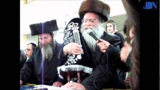 Viznitzer Rebbe Writing A Letter In Sefer Torah In memory Of R Nosson Gestetner [upl. by Gottuard]