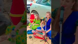 गोरी मैडम नै भजन गाया Engrej ytshorts Gorelog firangi bhajan Song Englishman yt funnyViral [upl. by Dearman]