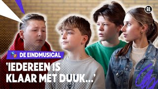 MEISJES ALS OLIVIA VALLEN NIET OP MIJ  De Eindmusical  Seizoen 5 7  NPO Zapp [upl. by Ophelie]