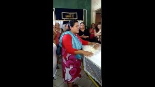 EMOCIONANTE MÃE CANTA NO VELÓRIO DO FILHO [upl. by Eivod825]