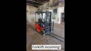 Forklift incoming： An electric forklift truck [upl. by Rebane675]