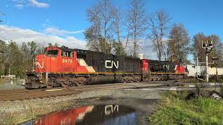 1990s Powered CN Mixed Train West  Surrey BC Canada 04OCT24 SD75I 5676 Leading [upl. by Sausa514]