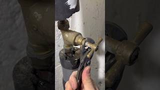 How to fix a leaking stop tap asmr diy howto plumbing subscribe youtubeshorts plumber tools [upl. by Stroup]