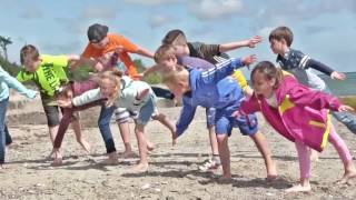 Kinderyoga am Strand und Kinderschwimmen im Bewegungsbad quotSuper macht ihr dasquot [upl. by Levitus]