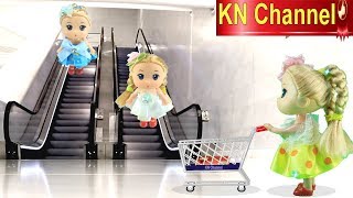 KN Channel BÚP BÊ ĐI SIÊU THỊ CÓ THANG CUỐN Đồ chơi trẻ em CỦA BÉ NA [upl. by Franni]