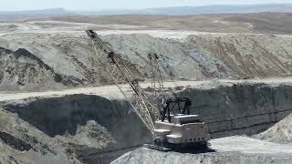 HUGE DRAGLINE EXCAVATOR working in Wyoming coal mine [upl. by Nefets]