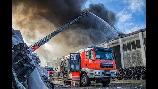 Großbrand nach Explosion in Abfallentsorgungsunternehmen in Hörsching [upl. by Inaniel]