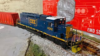 ScaleTrains CSX HO Scale SD403 4042 quotYellow Plowquot Review Runby Switching [upl. by Mcferren511]