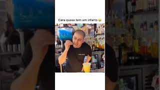 🤪 Quando o BARMEN É ZUEIRO kkkkkk barmen tiktok comedia tiktokvideo shorts drinks zueira [upl. by Atela]