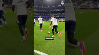 Futbolu bırakan iniestaya Real Madridden klas vedahüseyinboyar [upl. by Rosner]