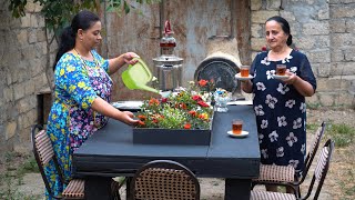 Roll Pizza for Dinner Bride and Mother in Law Built a Decorative Table with Flowers [upl. by Zuleika446]