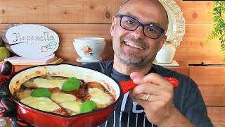 PARMIGIANA DI MELANZANE FURBA SENZA FRIGGERE E SENZA FORNO non chiamatela parmigiana di melanzane [upl. by Aytida316]