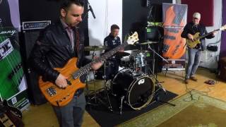 Scott Whitley amp Danny Sapko  Chowny SWB1 short scale bass jam [upl. by Straub]