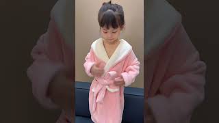 The weather is cold so I prepared a bathrobe for my child after taking a bath It is not afraid [upl. by Lairea860]