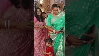 Bipasha Basu daughter Devi VIRAL moment from Durga Puja bipashabasu devi durgapuja [upl. by Ivetts]